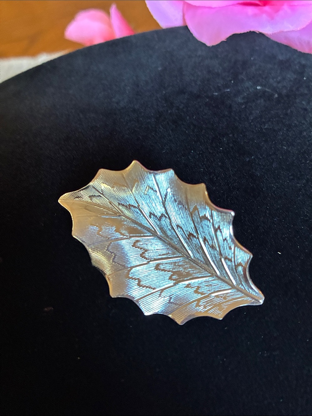 Silver Leaf Brooch - Elegant Women’s Accessory